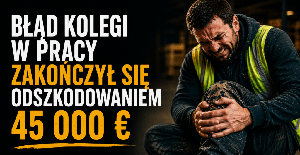 Pracownik siedzi na hali przemysłowej, trzymając się za kontuzjowane kolano po wypadku w pracy. Po lewej stronie znajduje się duży napis po polsku informujący o odszkodowaniu w wysokości 45 000 € za błąd kolegi w pracy. Ciemne przemysłowe tło i żółte akcenty tworzą dramatyczny klimat.